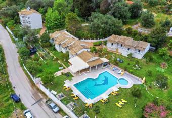 Vintage Resort Studio 17 has Balcony rooms