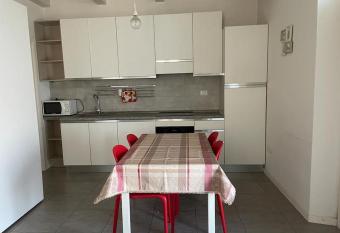 Monolocale al porto allows 18 year olds to book a room