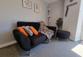 Oxford Countryside Apartment has Balcony rooms