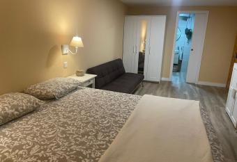 Un Rinc  n Tranquilo. allows 18 year olds to book a room