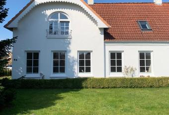 Meerzeit allows 18 year olds to book a room