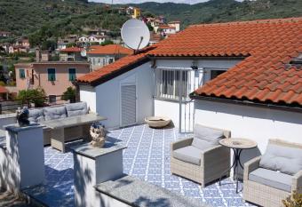 Mansarda con terrazza a Diano has Balcony rooms