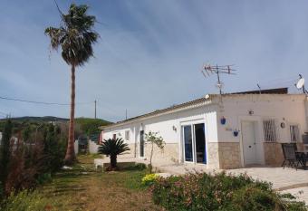 La Rana Azul allows 18 year olds to book a room