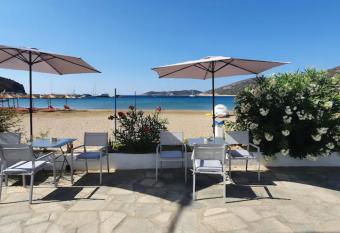 Penelope seaside house has Balcony rooms