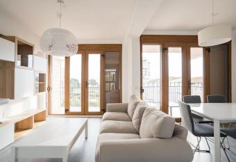 LUMINOSO AMPLIO APARTAMENTO VISTA AL MAR,PISCINA. has Balcony rooms