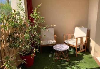 Grand studio avec coin nuit, proche mer et montagnes has Balcony rooms