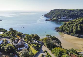 2 St Elmo Lodge has Balcony rooms