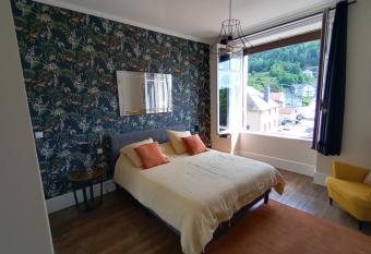 La petite chouette allows 18 year olds to book a room