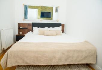 Bistro Centru Vechi Craiova has Balcony rooms