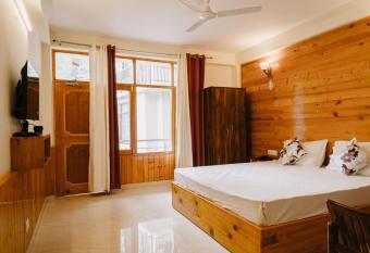 Hotel New Himank Manali has Smoking/Balcony rooms