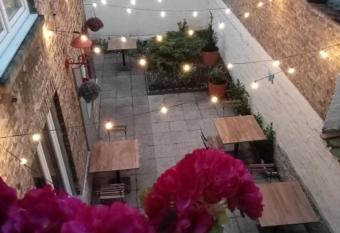 Villa Artiz allows 18 year olds to book a room