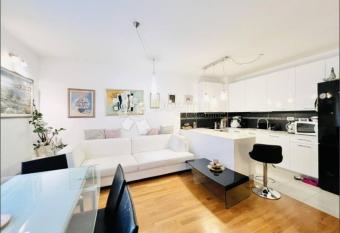 A modern & sunny apartment in Umag allows 18 year olds to book a room