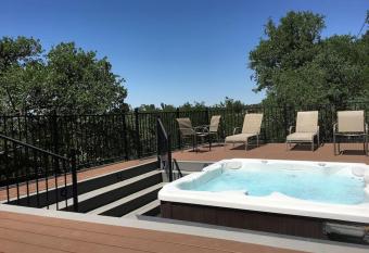 Spanish Hills Escape - Hot Tub & Game Room! has Balcony rooms
