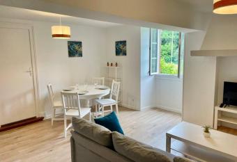 Appartement Acc  s rivi  re- proche centre ville-Jardin allows 18 year olds to book a room