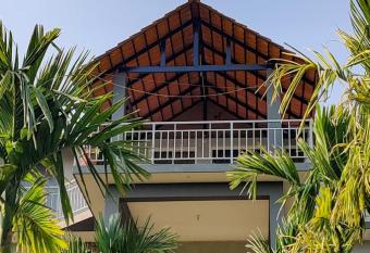 Peak by the Lake has Balcony rooms