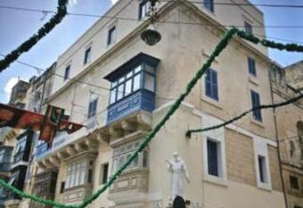 Convenient second floor fully equipped apt allows 18 year olds to book a room