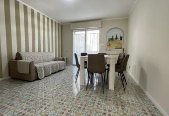 Stefano s Guests House: 2 bedrooms & parking in Viareggio has Balcony rooms