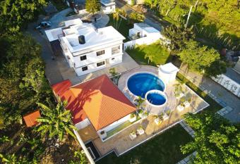 White House Villa in San Francisco de Macor  s has Balcony rooms