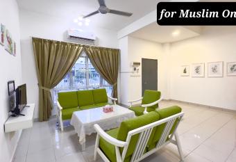De Qasturee KLIA@Kota Warisan homestay nearest to airport allows 18 year olds to book a room