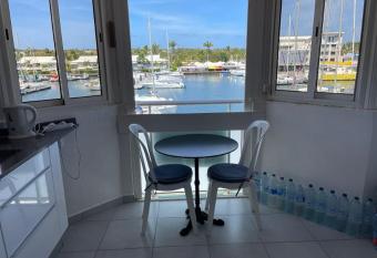 studio balcon vue sur marina r  serve eau allows 18 year olds to book a room