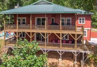Red Rooster Family Cabin w/Hot Tub+Fire Pit+View has Balcony rooms