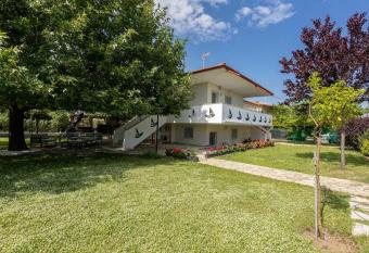Spacious seaside house has Balcony rooms