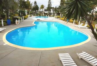 Les Flammants duplex has Balcony rooms