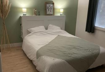 La chambre verte has Balcony rooms