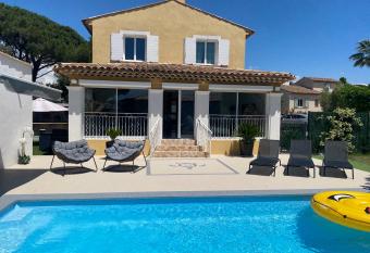 Villa et piscine C  te d   Azur un coin de paradis has Balcony rooms