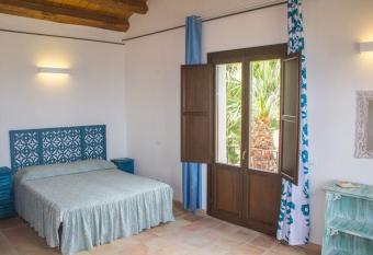 Case Vacanza Fondo Auteri has Balcony rooms