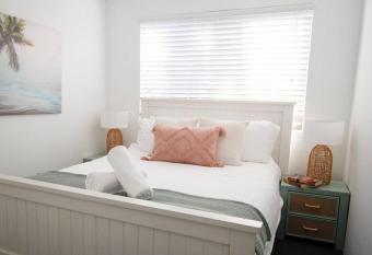 Callie Beach Escape - Beachside View, Family Friendly, Walk Everywhere has Balcony rooms