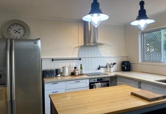 Cute 3 bedrooms cottage, pet friendly has Balcony rooms