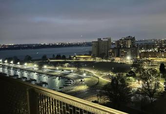 R & R 2BDRM, 2BATH WITH BALCONY, WATER AND CITY VIEW has Balcony rooms