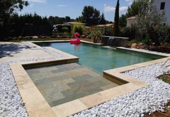 Villa avec piscine en Provence Verte has Balcony rooms