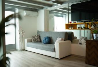 LOFT 42 has rooms with a private hot tub