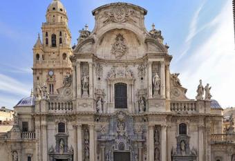 Stylist & Bright Penthouse allows 18 year olds to book a room