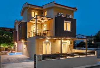 V Luxury Apartments with Pool has Balcony rooms