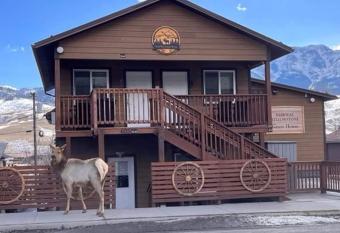 Parkway Yellowstone Guest House Room #1 has Balcony rooms
