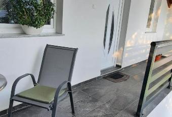 Apartman Karolina has Balcony rooms