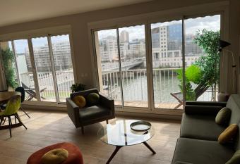 Appartement en bord de Seine has Balcony rooms