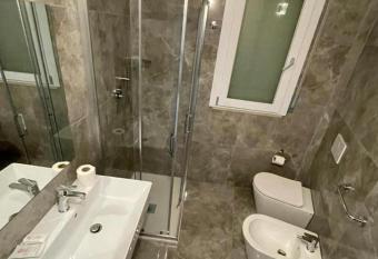 HOTEL LUX B&B MIMA has Balcony rooms