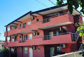 Sutomore apartmani AK has Balcony rooms