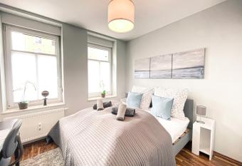 Gem  tliche Ferienwohnung fu  l  ufig am Markkleeberger See allows 18 year olds to book a room