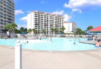 Lakefront Luxury 15000sf Pool in Amazing Location has Balcony rooms