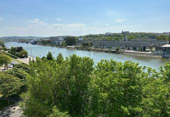 GOLDEN RESORT has Balcony rooms