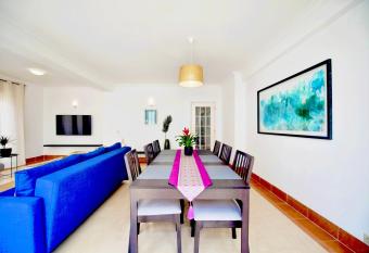 Happy Holiday Cascais - Parede has Balcony rooms