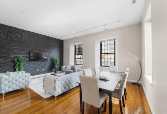 Chic Loft: City Views&Pool Table has Balcony rooms