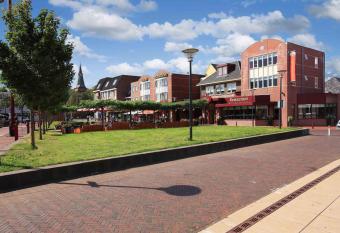 Hotel Parkzicht allows 18 year olds to book a room