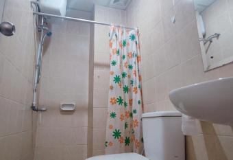 27FL Spacious 2BR apartment Jakarta has rooms with a private hot tub