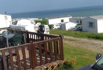 magnifique mobil home avec clim face mer has Smoking rooms